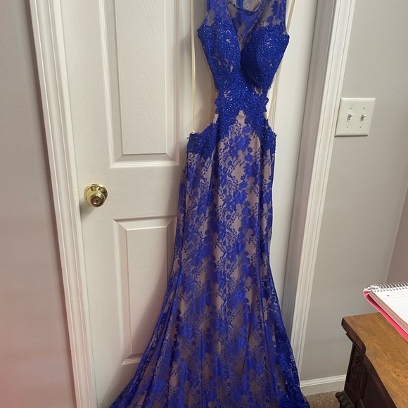 Gorgeous blue lace embellished gown. - Picture 2 of 4